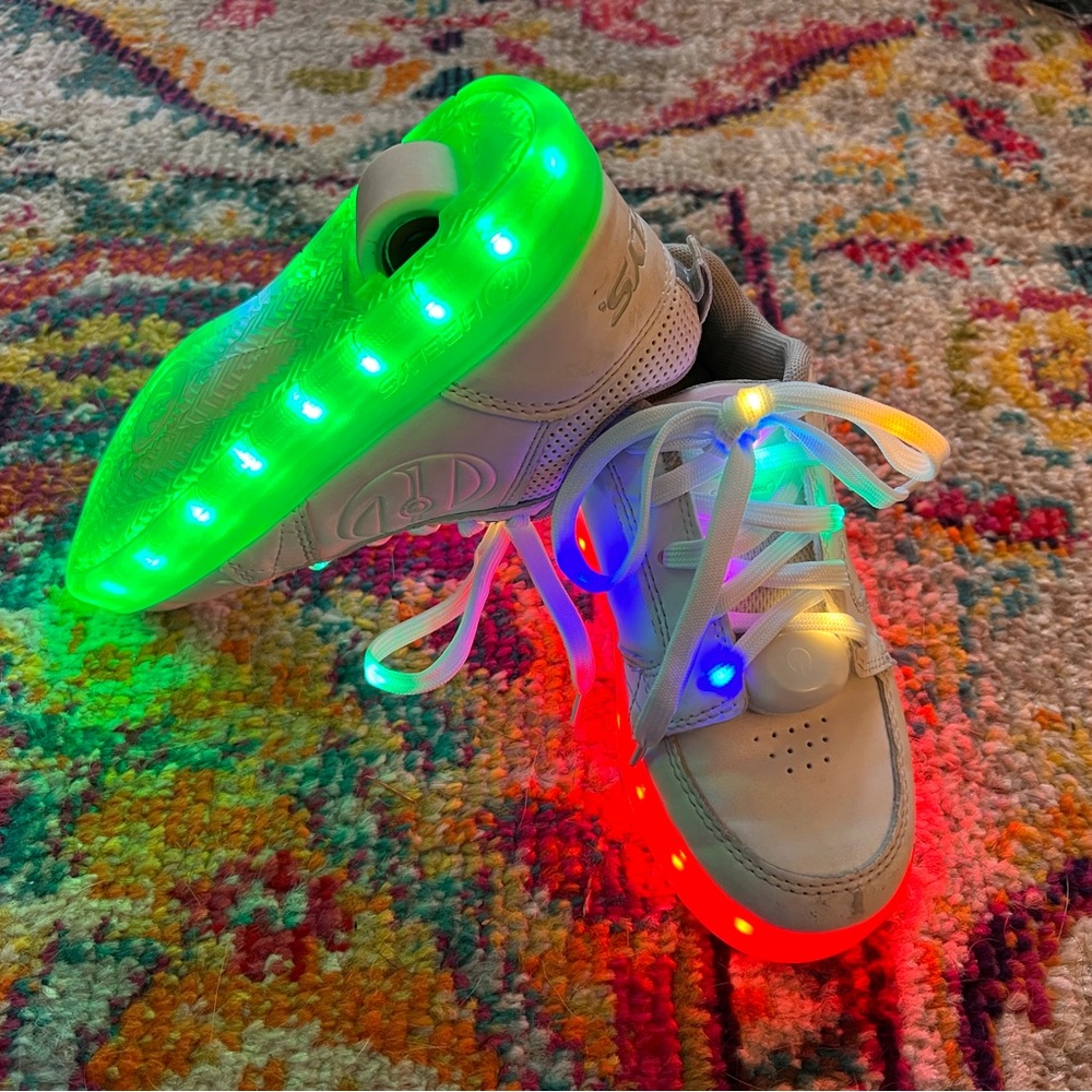 Heelys Sz 1 youth, light up and chargeable!